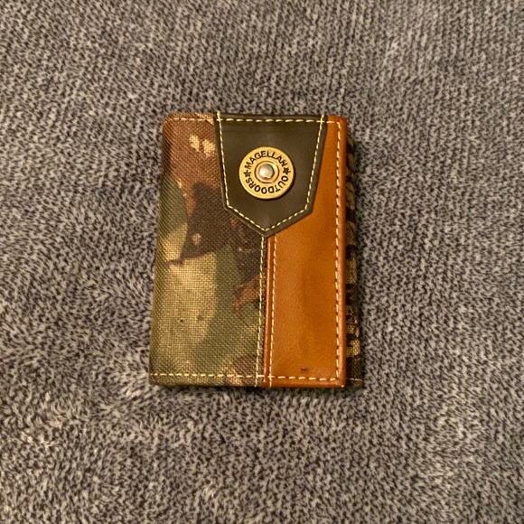 Magellan Outdoors Other - NWOT Magellan Camo wallet